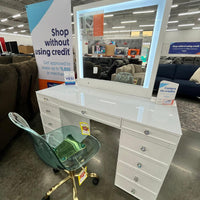Tresanti Alexandra Vanity Table with LED Lighted Mirror ๐ RESTOCK ALERT ๐ ** SALE **