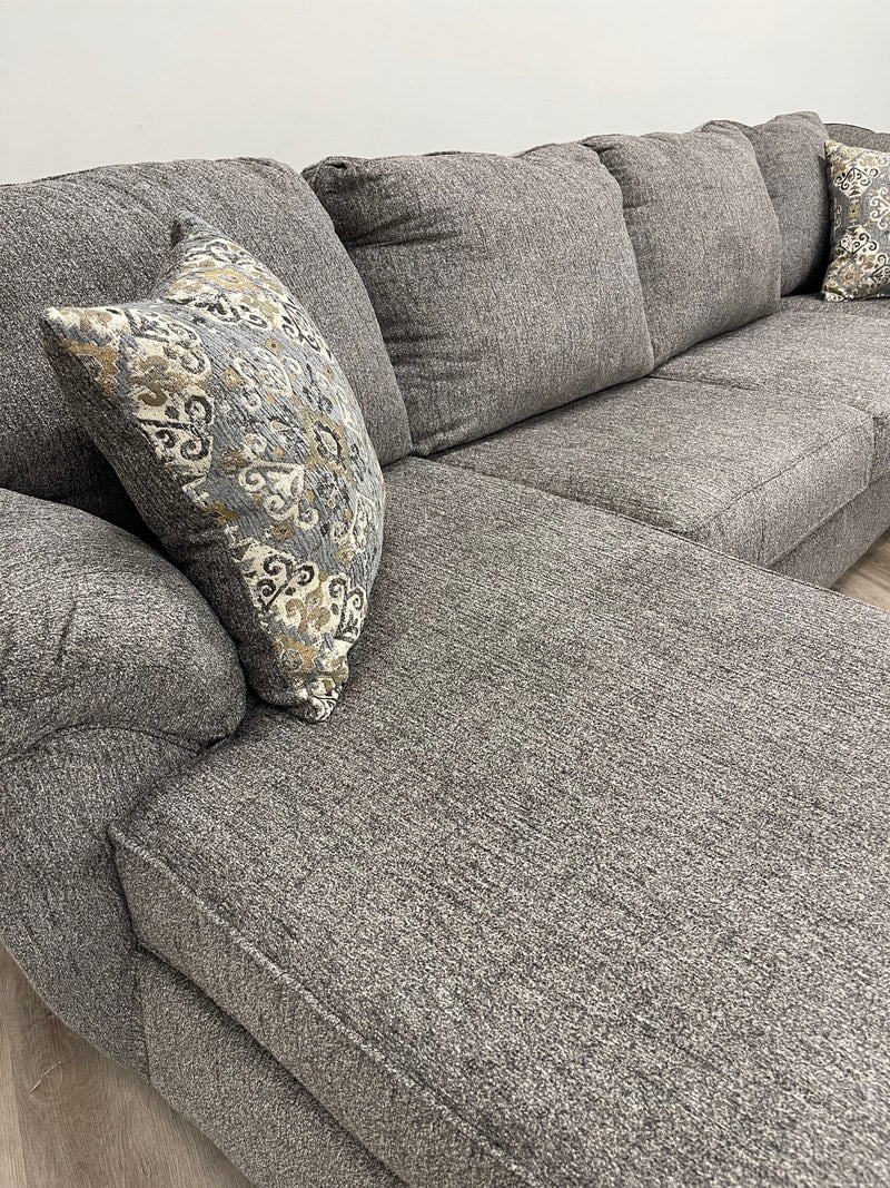 BRENTWOOD BLACK/GRAY/OATMEAL LINEN SECTIONAL / PRE-ORDER