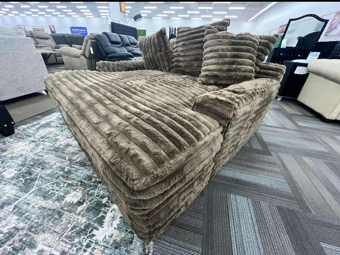 Comfrey Oversized Chocolate Chaise Lounge, 2 Cupholders & USB Charging Ports