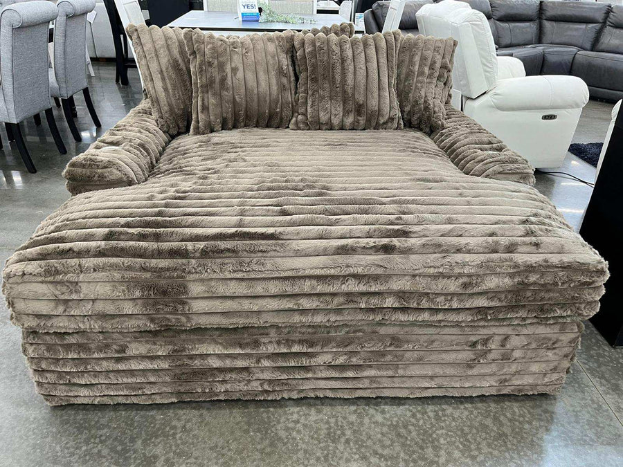 Comfrey Oversized Chocolate Chaise Lounge, 2 Cupholders & USB Charging Ports