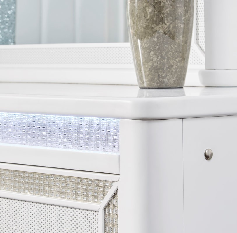 HH11-115 (5 Piece) White Lacquer Bedroom Set with LED Lighting & Rhinestone Details – Modern Glam Style