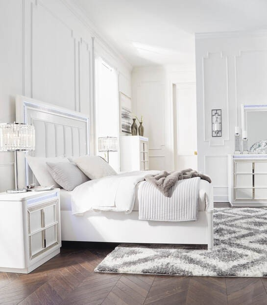 HH11-115 (5 Piece) White Lacquer Bedroom Set with LED Lighting & Rhinestone Details – Modern Glam Style