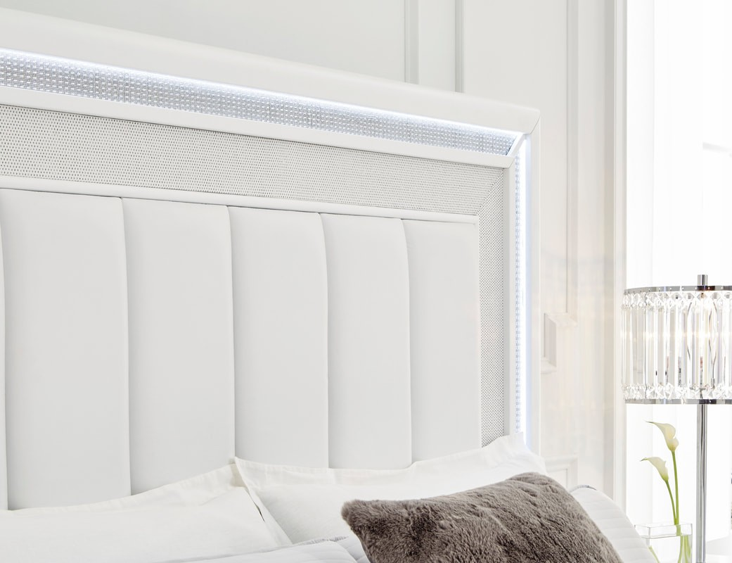 HH11-115 (5 Piece) White Lacquer Bedroom Set with LED Lighting & Rhinestone Details – Modern Glam Style